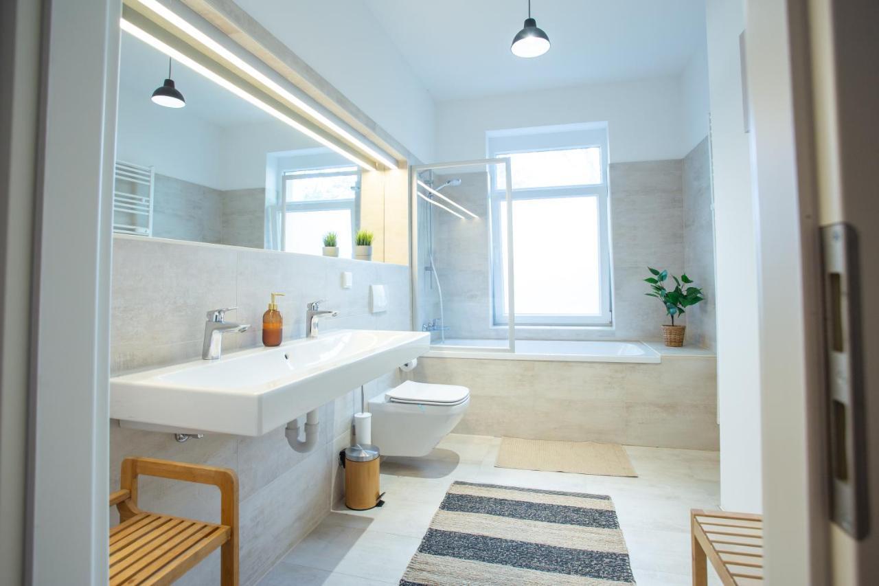 Fullhouse - Halle - B2 - Daylight Bathroom - Nespresso Halle (Saale) Exterior foto