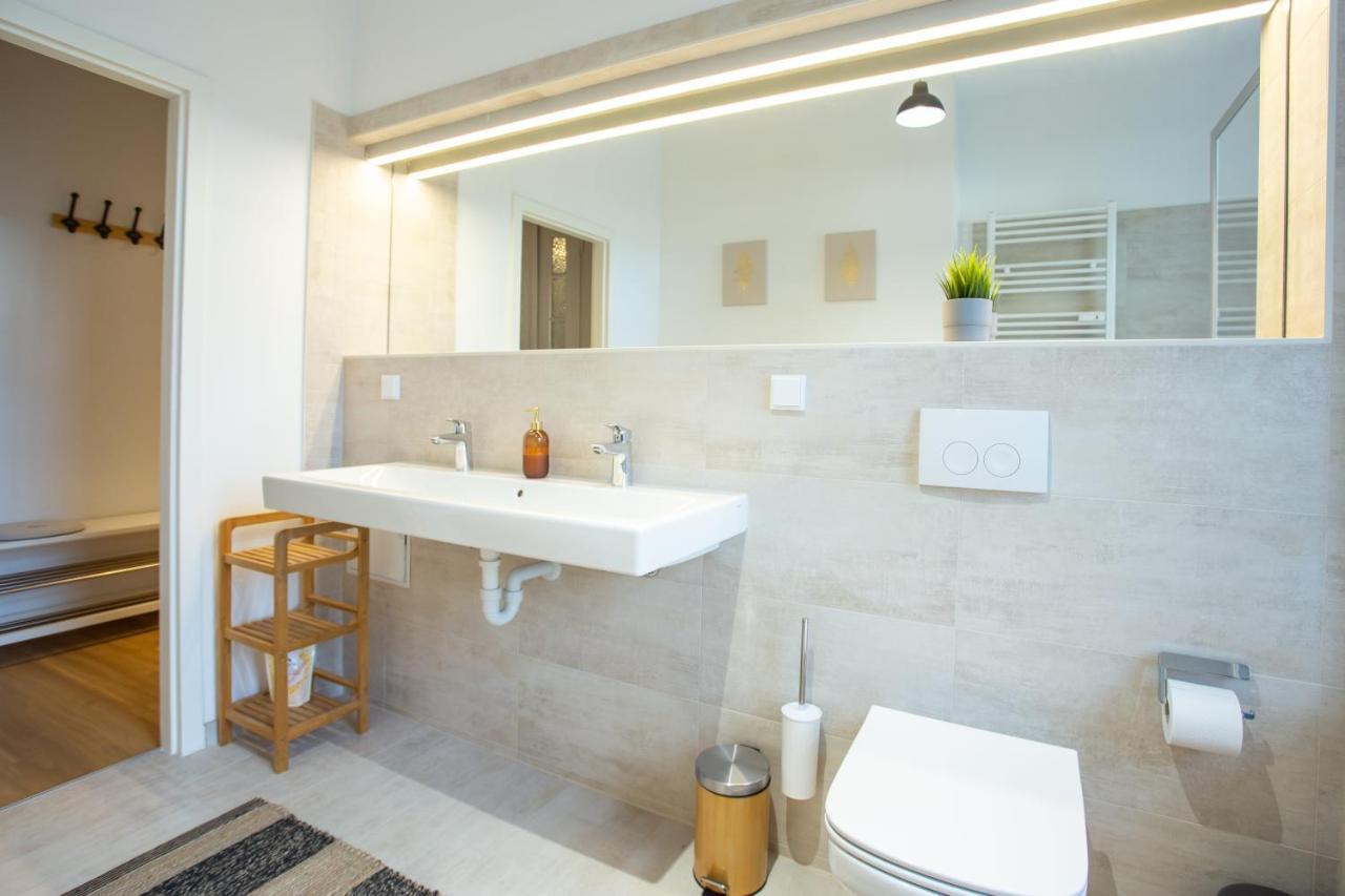 Fullhouse - Halle - B2 - Daylight Bathroom - Nespresso Halle (Saale) Exterior foto